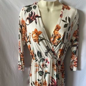 Size large cute dress 👗 with flowers 💐